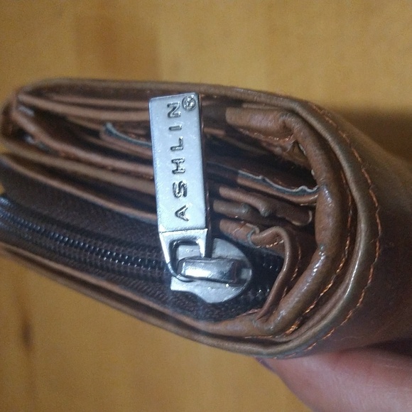 brown leather Ashlin wallet - Picture 3 of 10